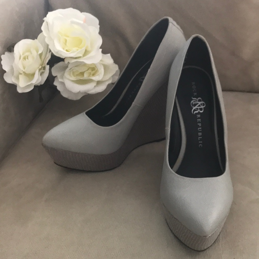 Rock & Republic wedge heals
